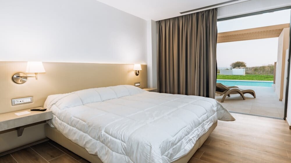 Deluxe Swim-up Units    